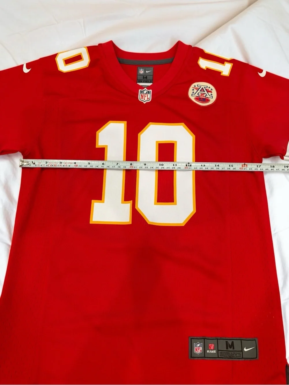 Nike NFL Youth Medium (10-12) Kansas City Chiefs Tyreek Hill #10 Jersey On Field